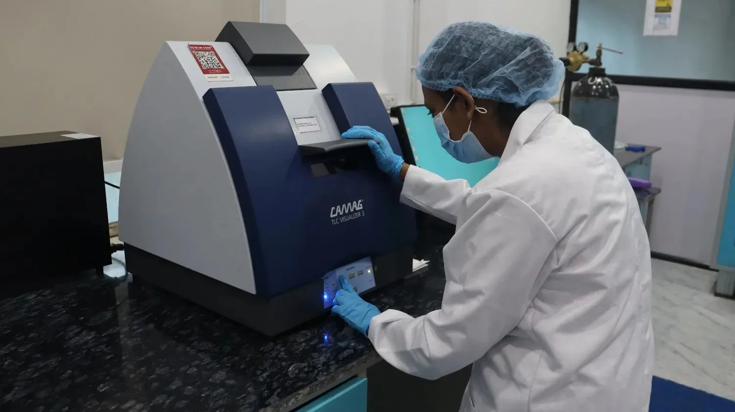 Lab researcher